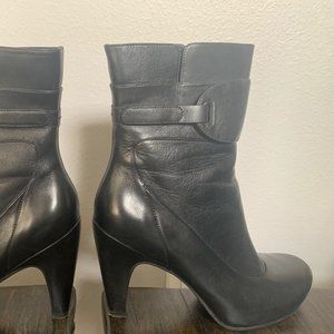 Cute TSUBO Cleone Black High Heeled Booties